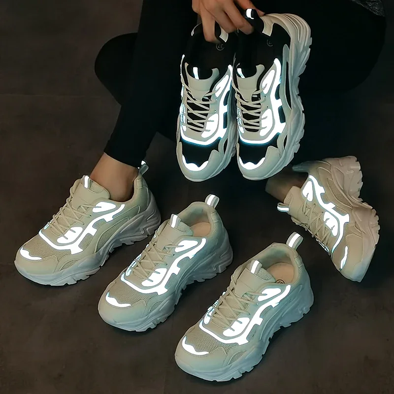 Nieuwe Mode Vrouwen Grote Cross Border Reflecterende Riem Mode Lichtgewicht Dikke Zool Verhoogde Papa Schoenen Dames Sneakers