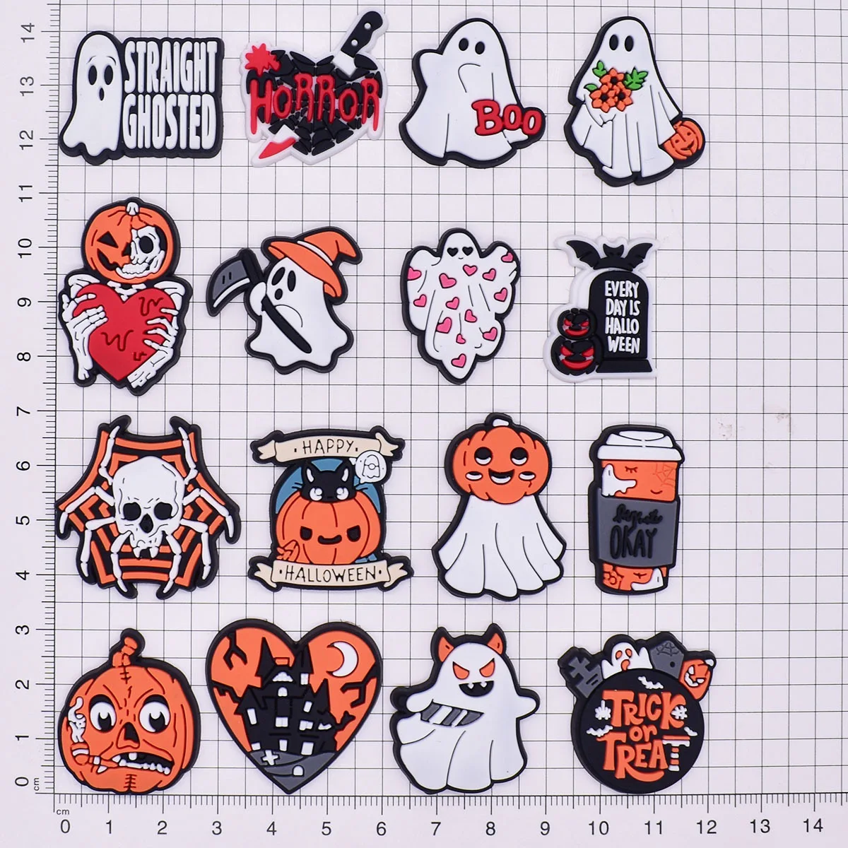 Dijes de PVC de dibujos animados de Halloween para niños, accesorios de decoración de zapatos, hebilla, sandalia, pulsera, regalo, 1-32 piezas