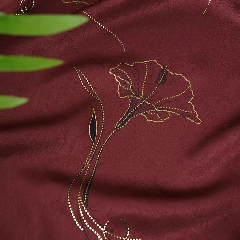 

Бордовый ручной измельченный цветок, золотая фольга, ацетатная ткань с нарцисом, новая блузка в китайском стиле, платье Cheongsam, шелковистая ткань, модная