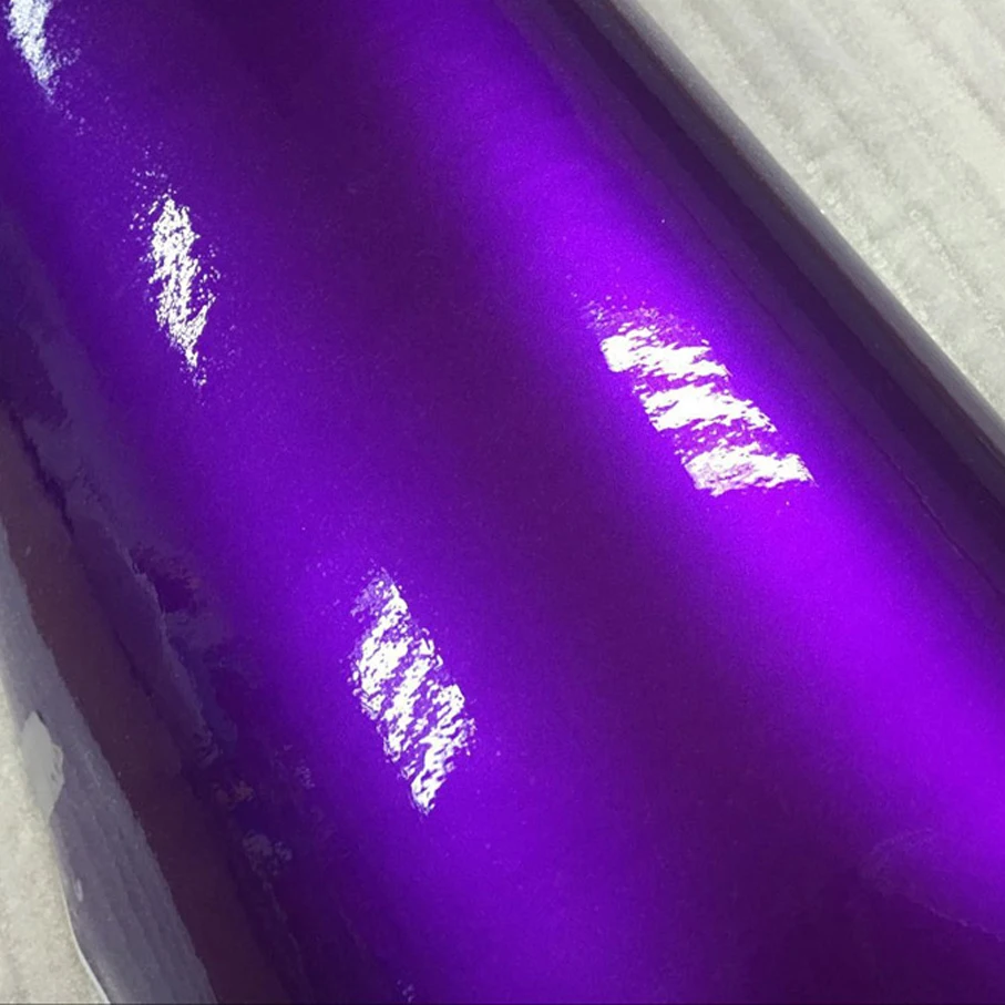 Folia samoprzylepna do oklejania samochodów, efekt metaliczny, kolor cukierkowy fiolet, wysoka połysk, z otworami odprowadzającymi powietrze, brokatowa naklejka.