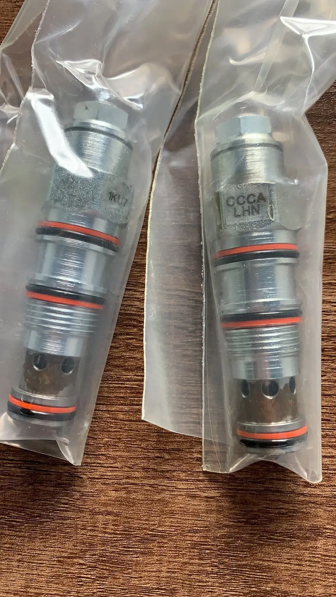 

CCCA-LHN CCCALHN CCCA LHN hydraulics Standard capacity counterbalance valve without pilot assist SCREW IN VALVES