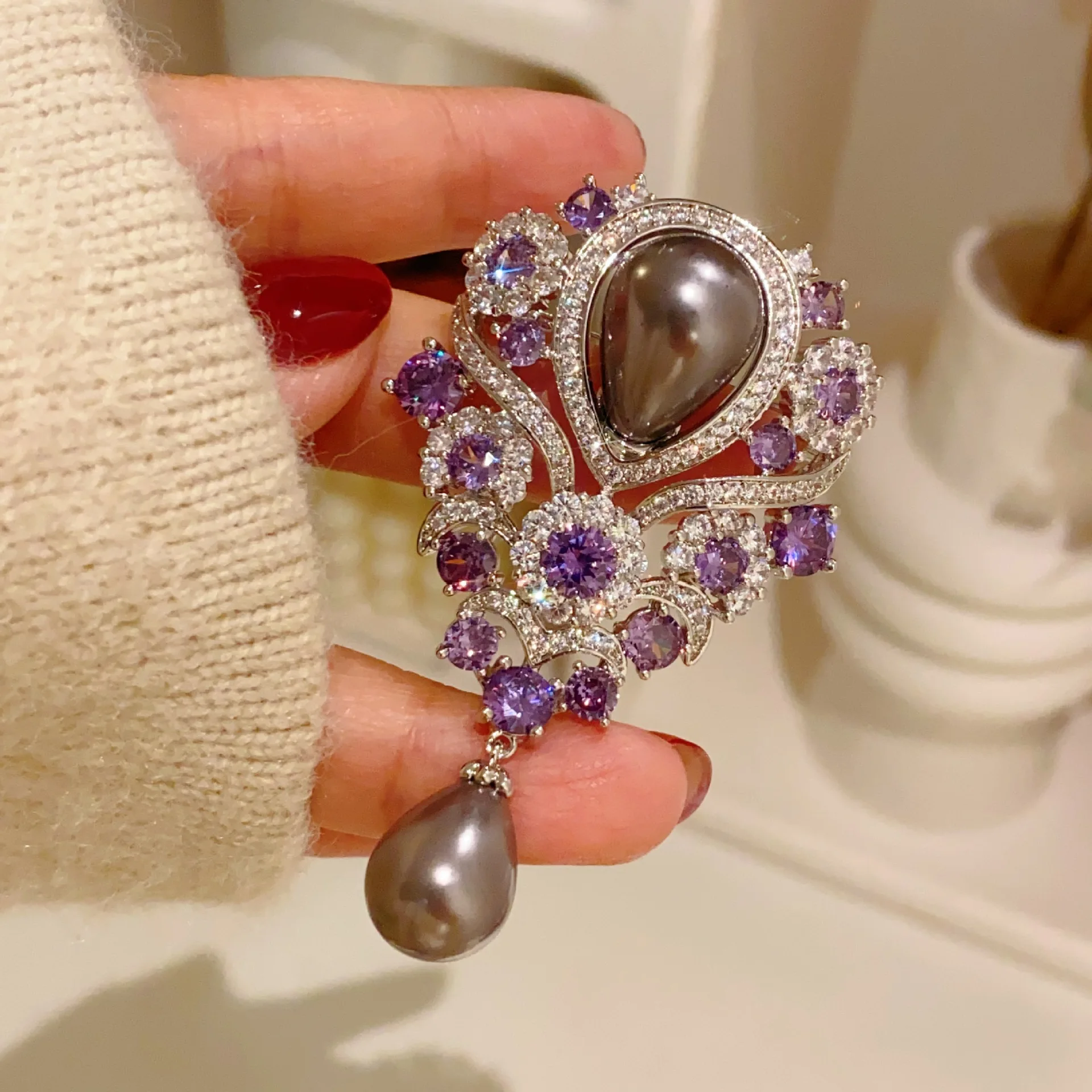 Super Beautiful Brooch for Women French Retro Court Style Violet Water Drop Grey Imitation Pearl Dress Pin Buckle Accessories