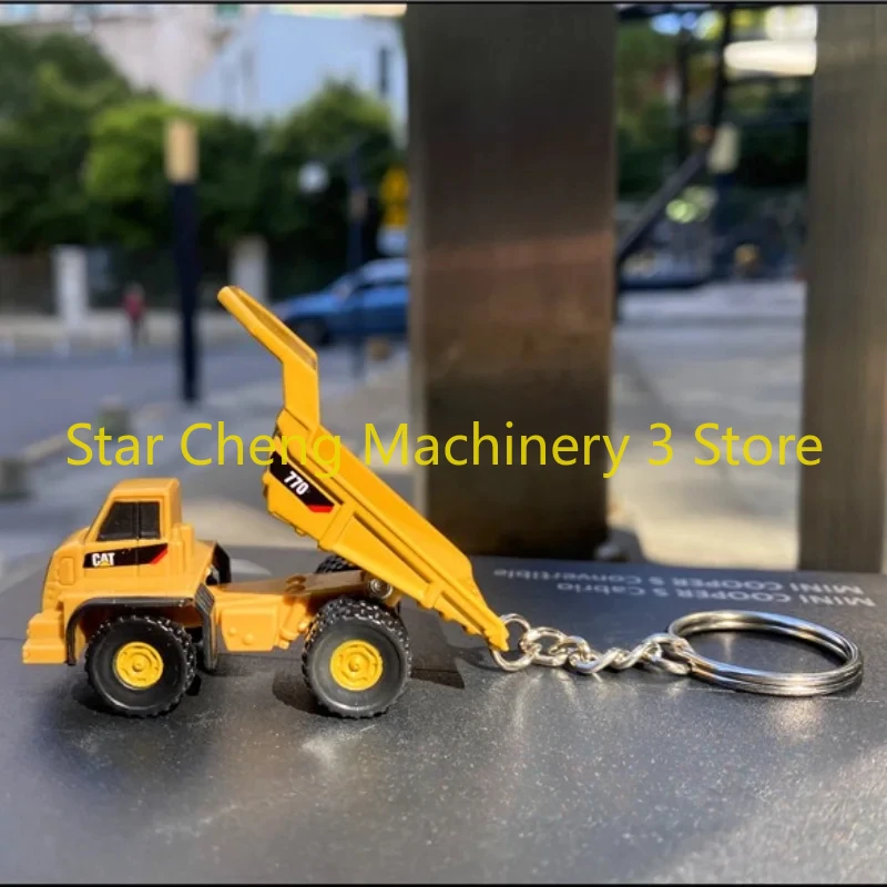 

New For 950M 320 770 CATD-8T Alloy Engineering Vehicle Key Chain Excavator Bulldozer Mountain Car Loader Truck Model Keychain