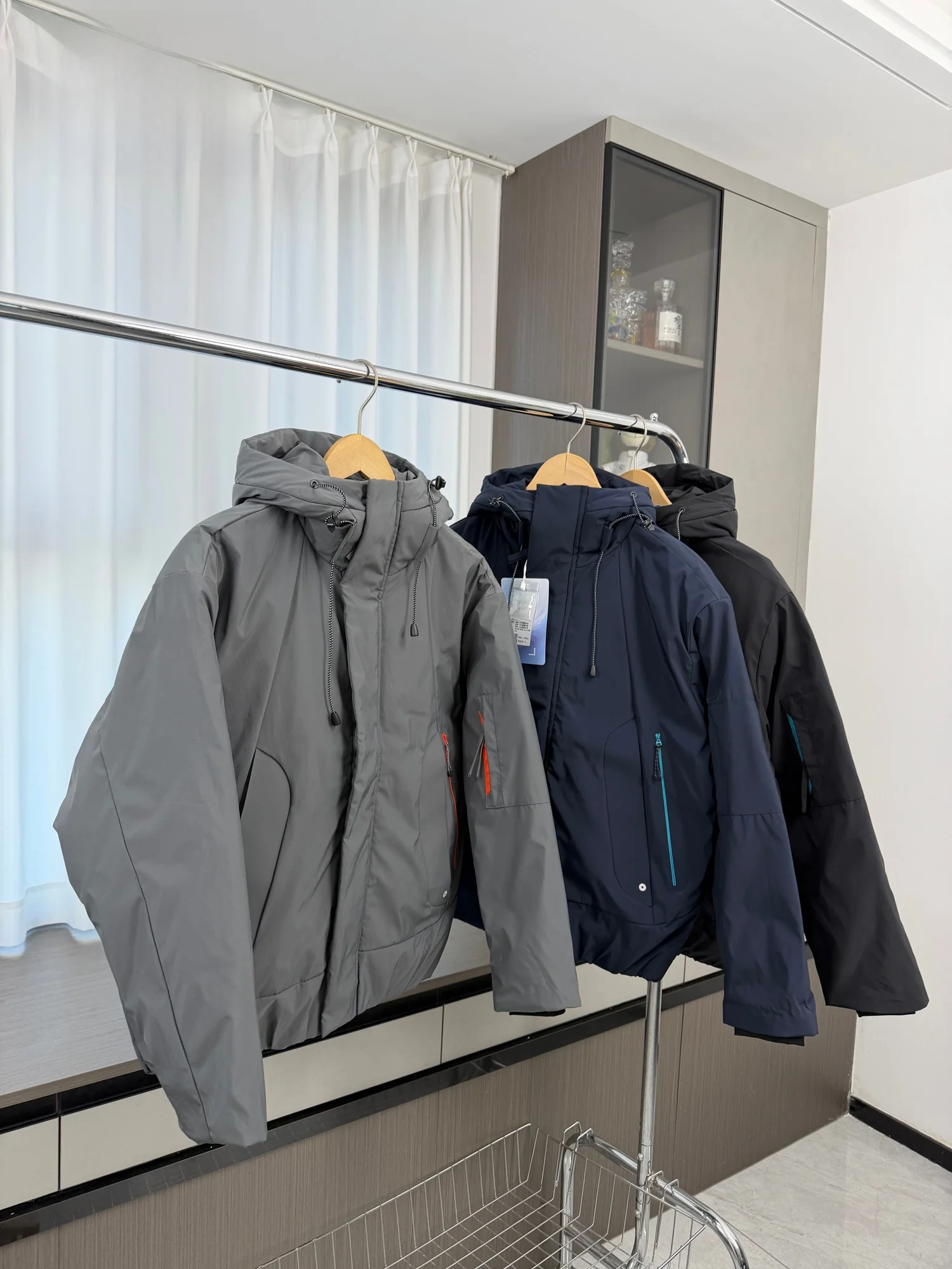 

Мужское зимнее теплое пальто на пуху с капюшоном из ткани для улицы, защищающее от футболки, пара Sle Faion, городская молодежная повседневная одежда, длинная одежда...