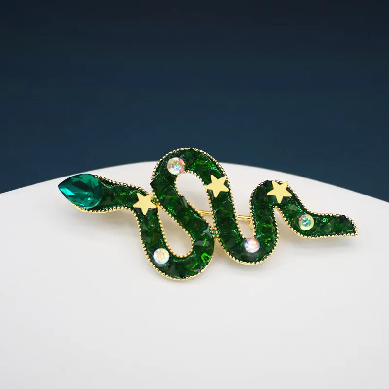 Creative retro crystal spirit snake brooch, unique personality, zodiac animal snake shaped brooch, suit coat coat, chest flower