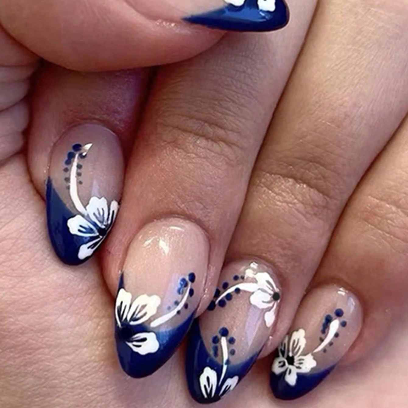 24 Stück French Flash White Border Cherry Blossom Strass-Kunstnägel, aufhellendes Nagelset mit abnehmbaren Kunstnägeln für Festivals – Detail 13