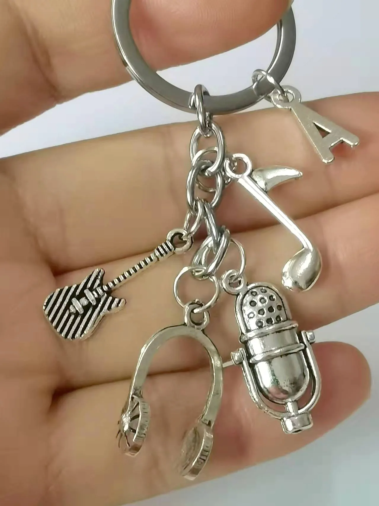 

Fashion A-Z Alphabet Music Teacher Keychain Music Pianist Gift Music Microphone Notes Handmade Guitar Accessories Souvenirs