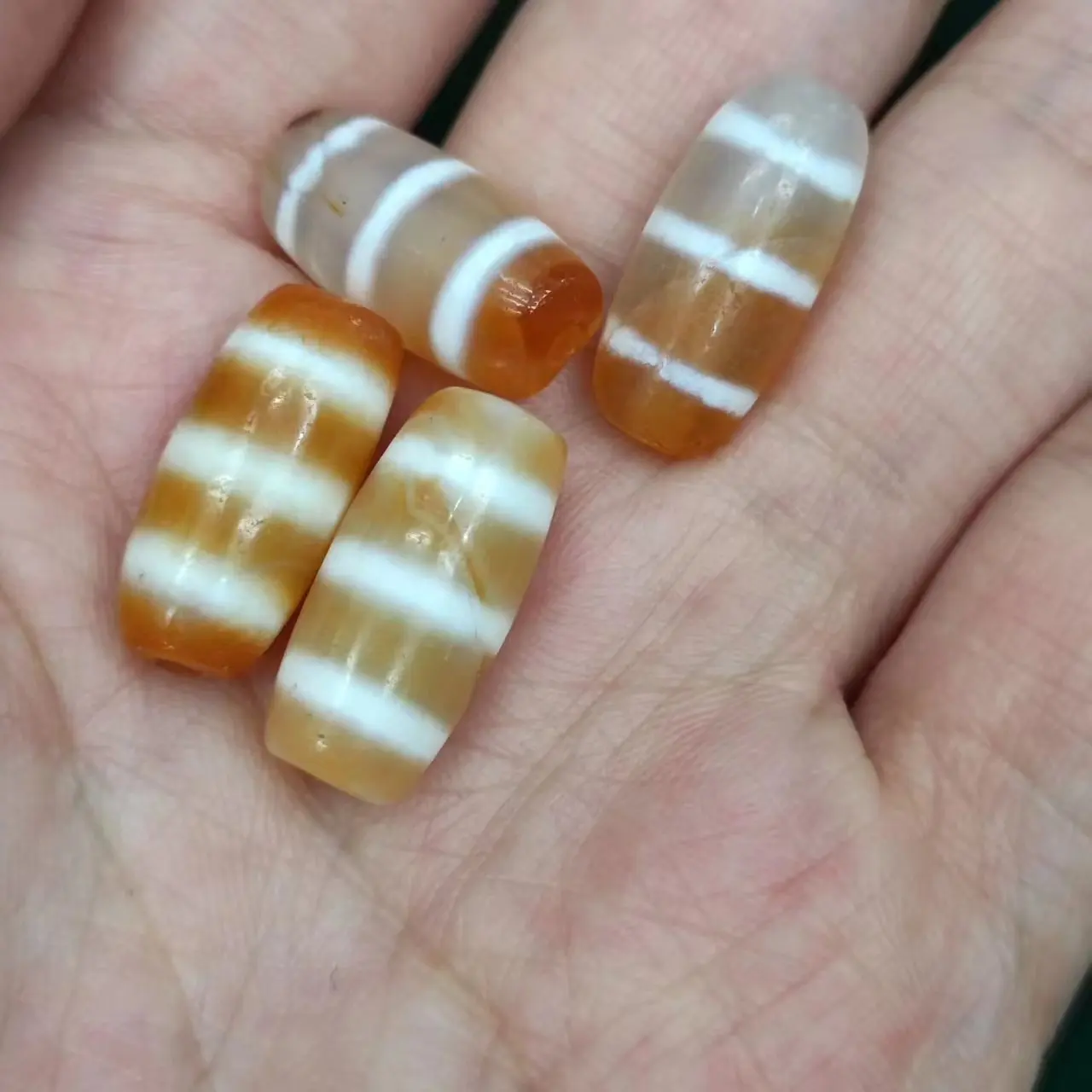 10pcs/lot natural agate carnelian three-threaded beads Western Asia Guzhu Etched bead Weathering lines Ore Old material Handmade