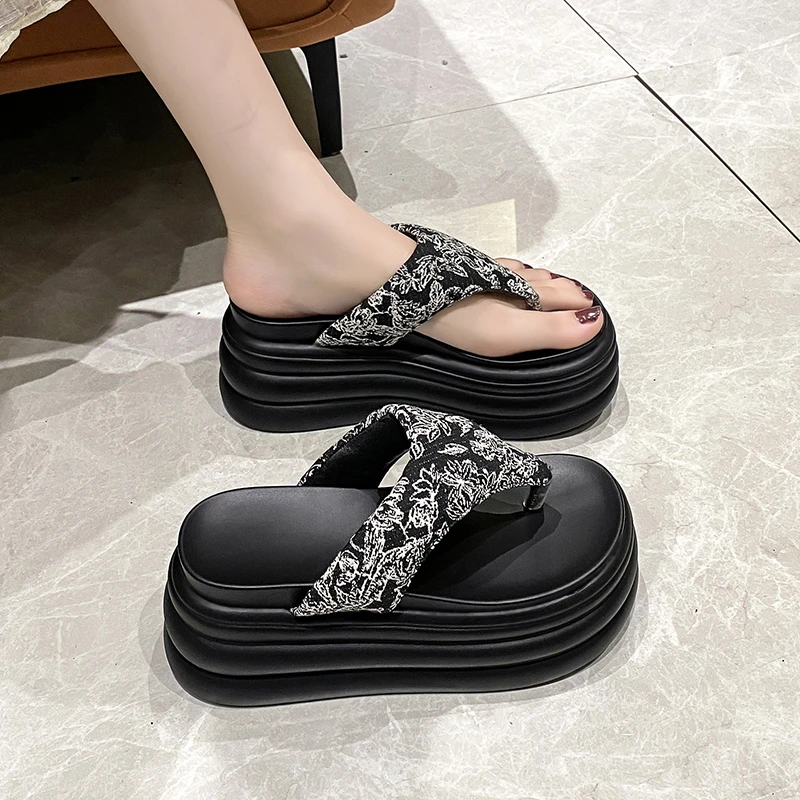 Pantofola infradito con piattaforma comoda da 8CM per donna estate nuova Clip per punta suola alta e spessa sandali antiscivolo scarpa da spiaggia all'aperto