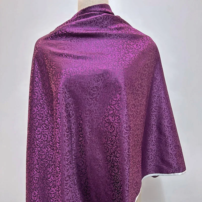 

Pre-cut Rich Texture Jacquard Fabric Intricate Damask Design Lustrous Floral Pattern For Apparel Bags Upholstery Accessories