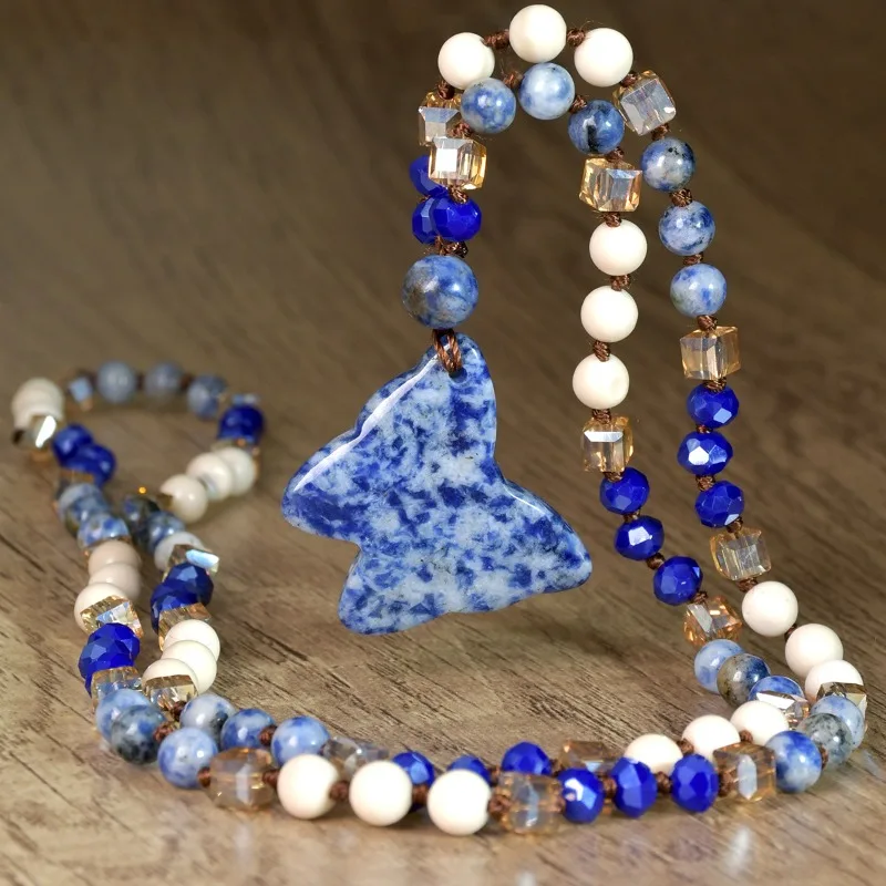 

Синий точечный камень, подвеска-бабочка для женщин, хрустальные бусины, завязанные длинным свитером, цепочка, ожерелье, легкие роскошные ювелирные изделия высокого класса