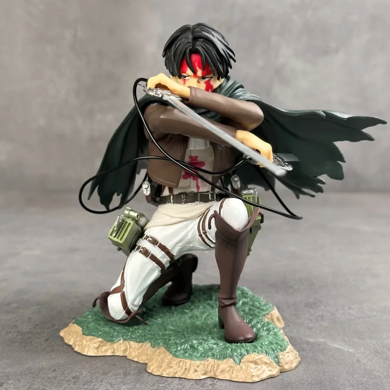 figura-de-accion-de-pvc-de-levi-ackerman-de-la-serie-«ataque-a-los-titanes»-de-bandai-en-posicion-de-rodillas-con-efectos-de-dano-y-sangre-ideal-como-diorama-o-adorno-de-escritorio-producto-nuevo