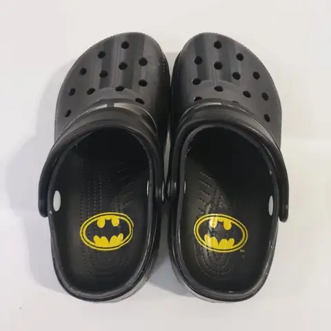 Nya Heta Beast Kingdom Batman Perifera Filmer Kreativ Personlighet Tecknad Sommar Bärbara Halkfria Lätta Tofflor Högtidsgåva 10 best sales Batman-skor - №5