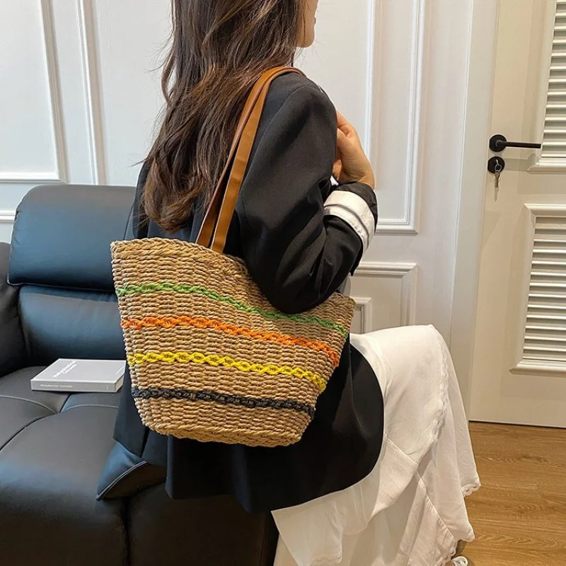 

Элегантная женская сумка-мессенджер из мягкой кожи от известного люксового бренда, классическая и популярная эстетика