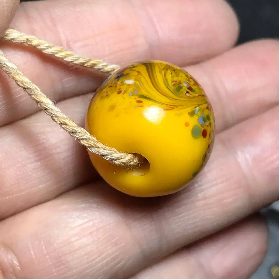 Special price to become attached to the ancient law, old-fashioned pulp, folk custom, glazed yellow phoenix pattern round bead b