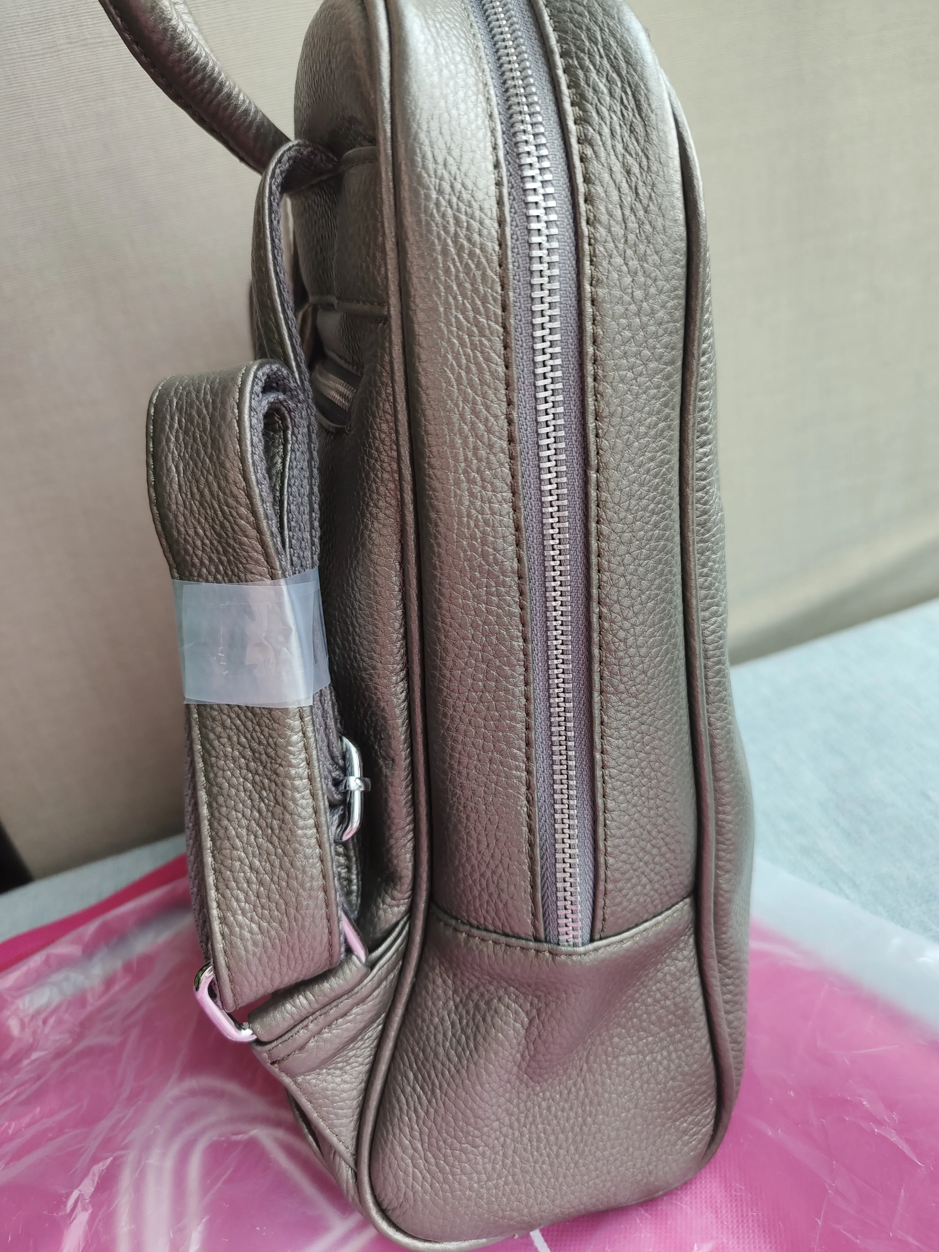 Zency Damen-Rucksack aus 100% Echtleder, Modischer Bronze-Rucksack mit Großer Kapazität und Vielen Taschen, Einfacher Tagesrucksack für die Arbeit – Detail 8