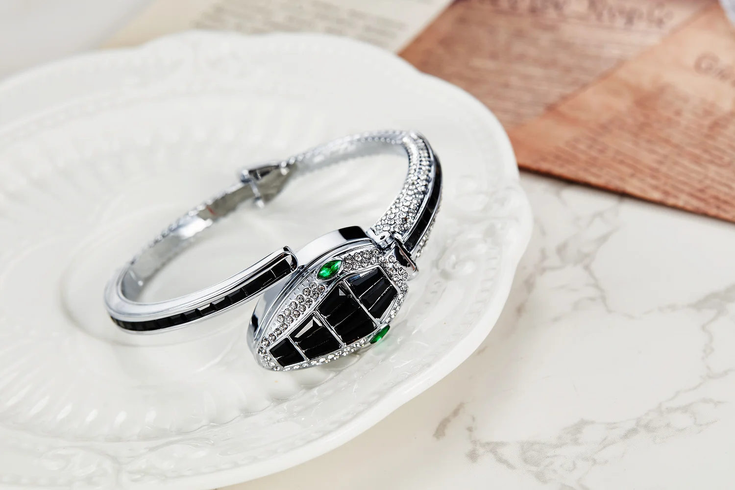 Snake Head Open Bracelet Personalized Chain Luxury Vintage Designer for Women Emerald Crystal Jewelry Bride Wedding Party Gift