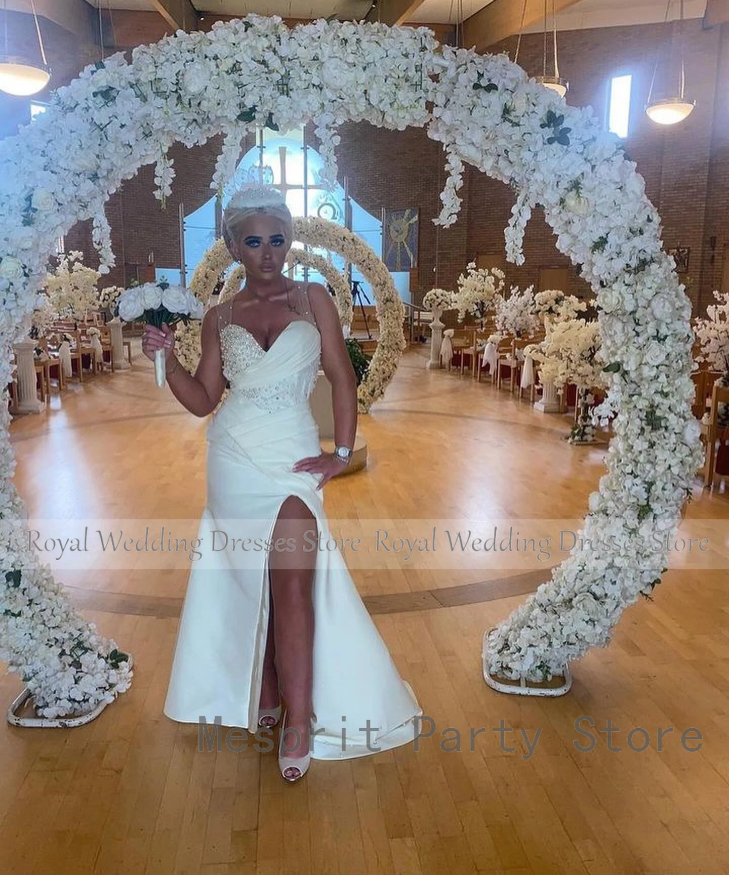 فستان زفاف حورية البحر من الساتان العاجي على شكل قلب لؤلؤ مطرز بالخرز للعرائس بطول الأرض وفتحة جانبية فستان زفاف