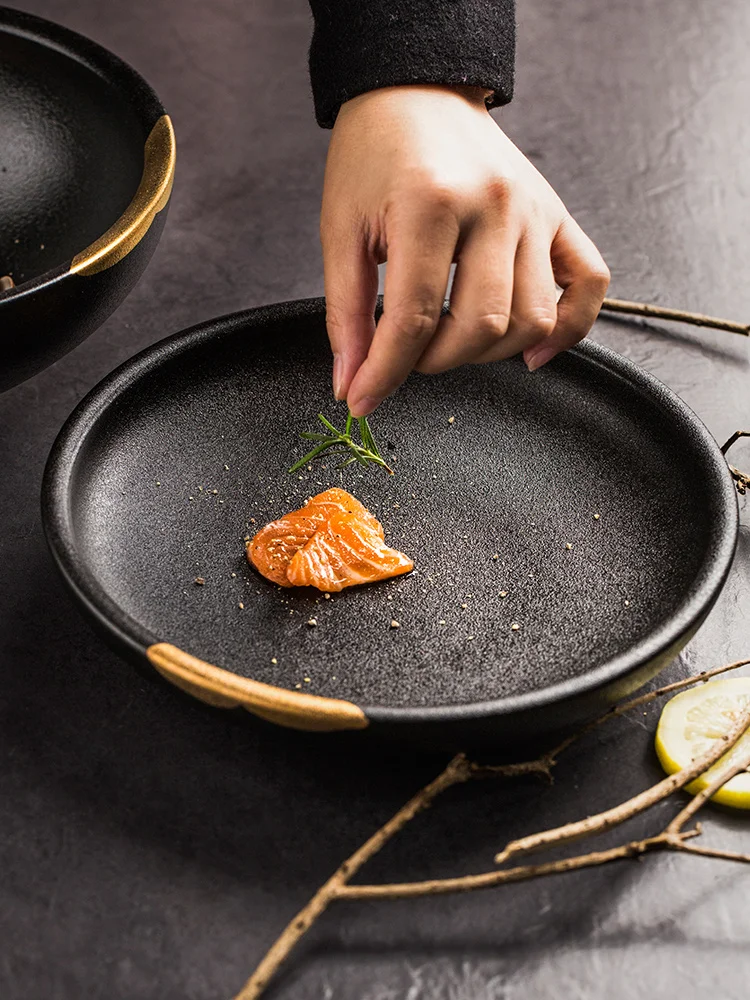 

Керамические тарелки в стиле ретро, трендовые товары, черные креативные фарфоровые тарелки для завтрака, короткая стильная тарелка для стейка, черная пигментированная