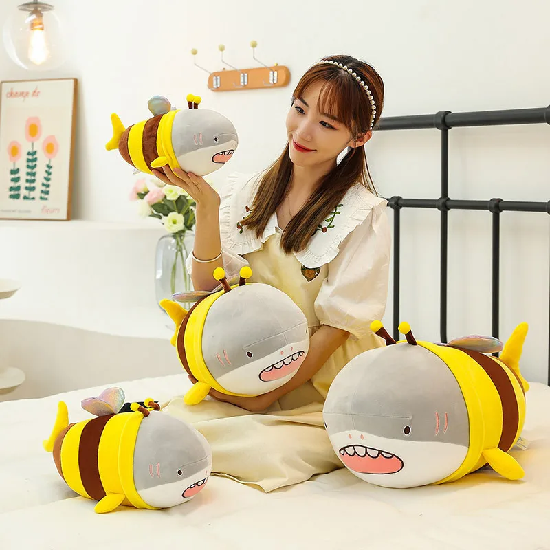 28/38/48 cm Nieuwe Trendy Cartoon Kussen Shark Bee Creatieve Knuffel Super Zachte Elastische Katoenen kussen Rugleuning Perfect Gift
