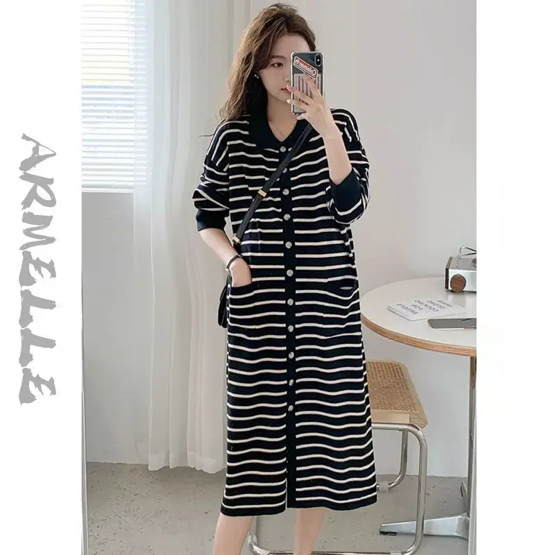 

Женское длинное трикотажное платье-свитер в полоску, с длинным рукавом