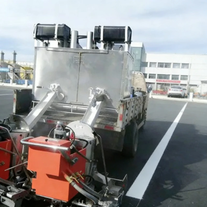 Professional Thermoplastic Road Marking Machine For Airport Runway And Highway
