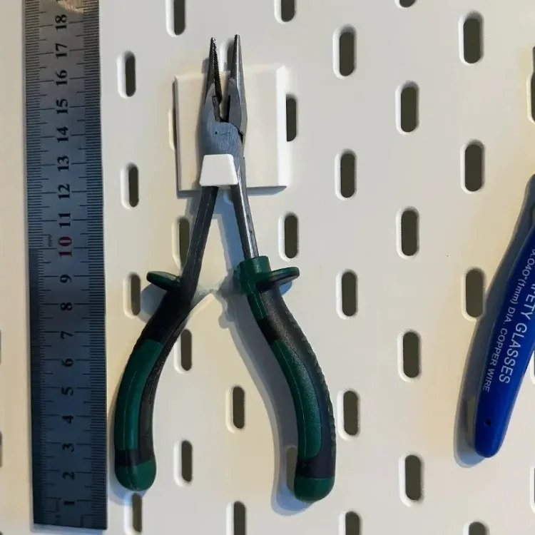 

Metal Pliers Hook for SKADIS 4pcs round Hole Board Accories No Brand Plastic Storage Organizer Fly Household Use