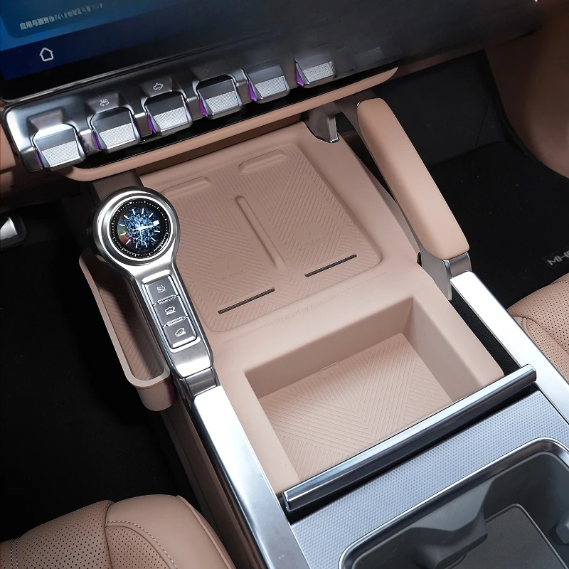 

Для MHERO M-Hero M817 2025, центральная консоль, беспроводная зарядка, силиконовый коврик, противоскользящий защитный коврик для управления, аксессуары