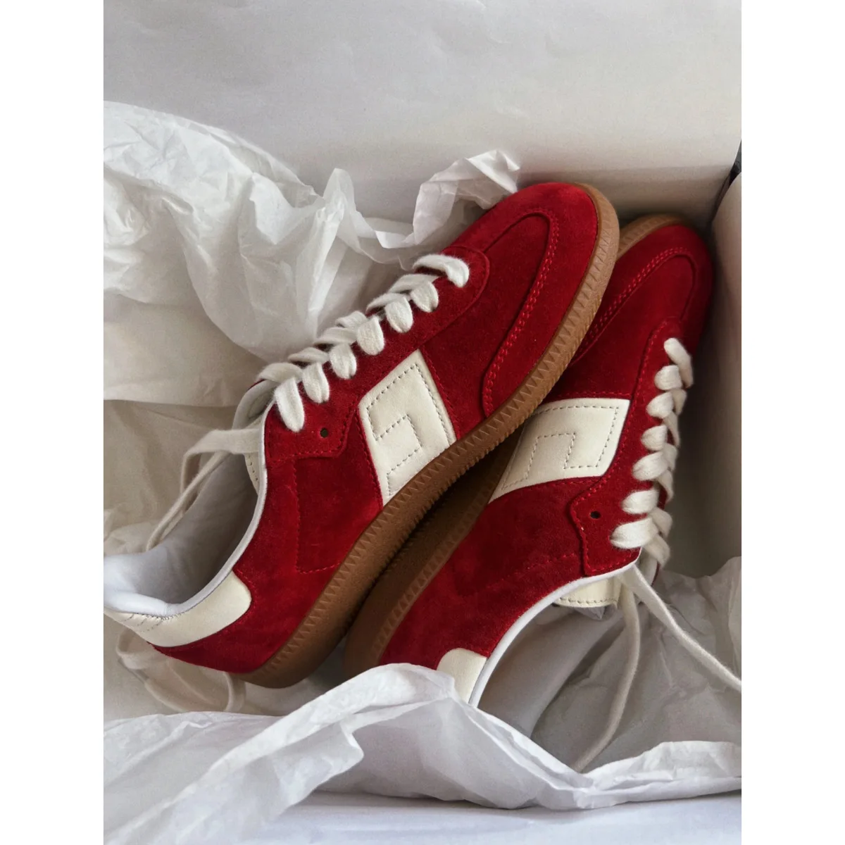 

Classic White Sneakers for Women Casual Leather Sneakers for Women Soft Breathable Slip-Resistant Retro Style