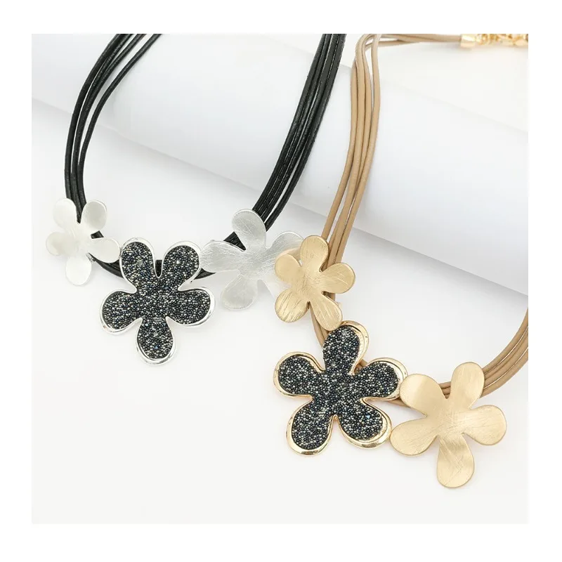 

Foreign Trade Exquisite Fashion Women's Short Clavicle Chain Flower Shape Simple Personality Advanced Design Metal Necklace