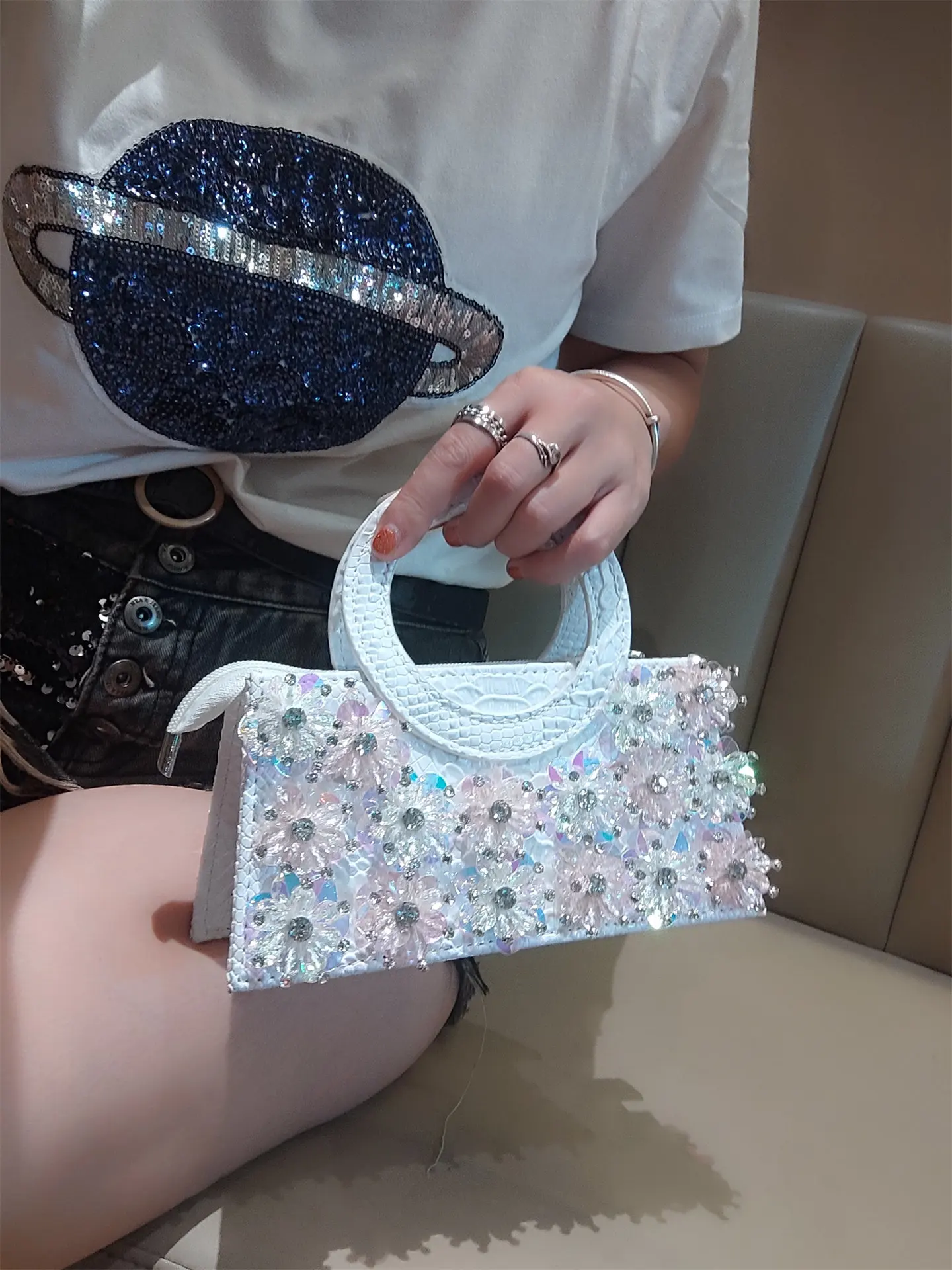 2026 Hot Sale Silver Mesh Beaded Clutch Bag Women 3D Flower Crystal Decor Round Ring Handle Evening Wedding Party Handbag