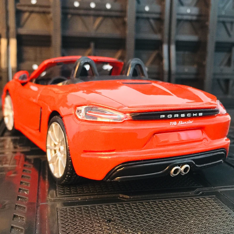 

Bburago 1:24 Porsche 718 alloy car model static ornaments front wheel toy car door can open toys good quality