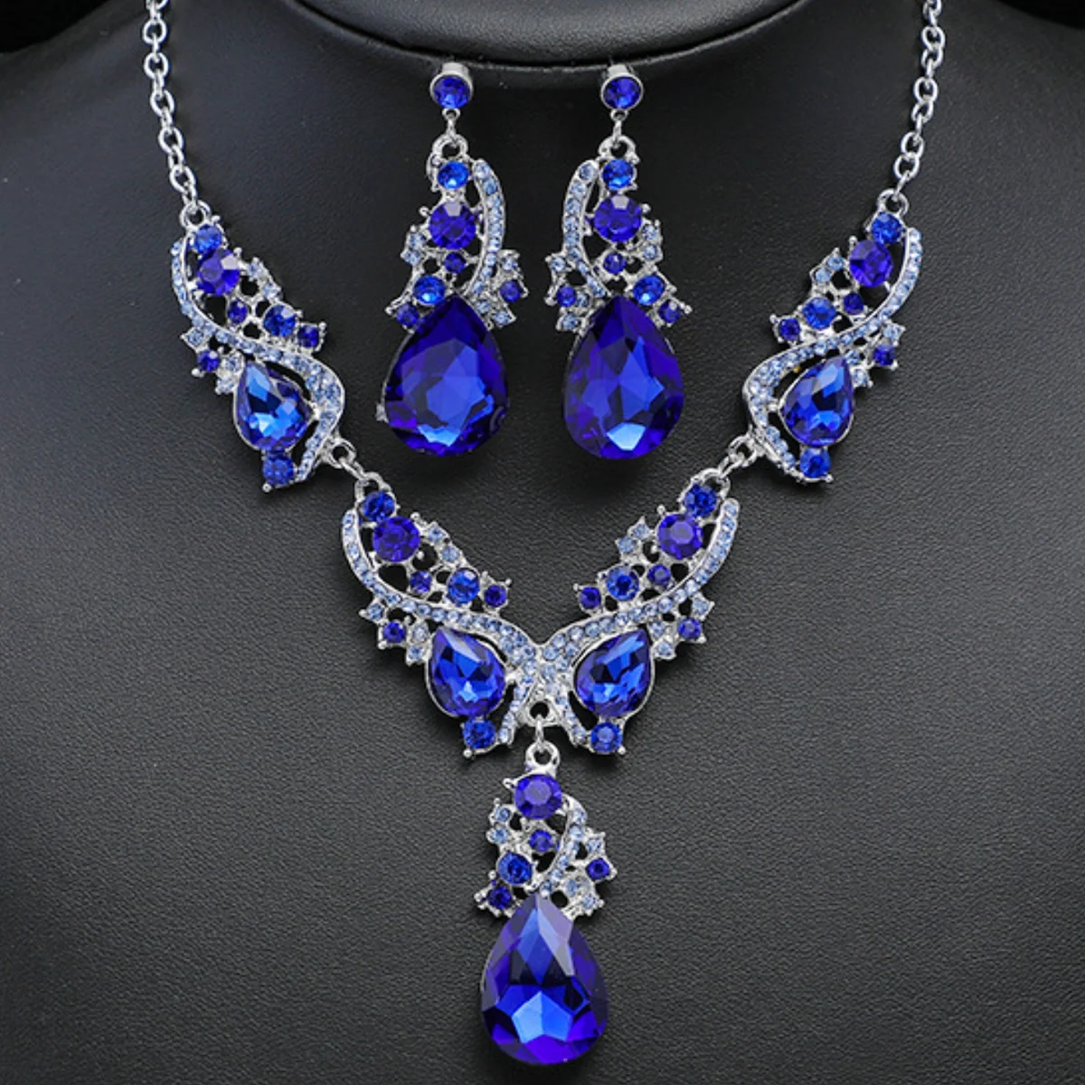 High end elegant and noble alloy necklace earring set suitable for weddings, dinners, parties, travel, weddings, and matching