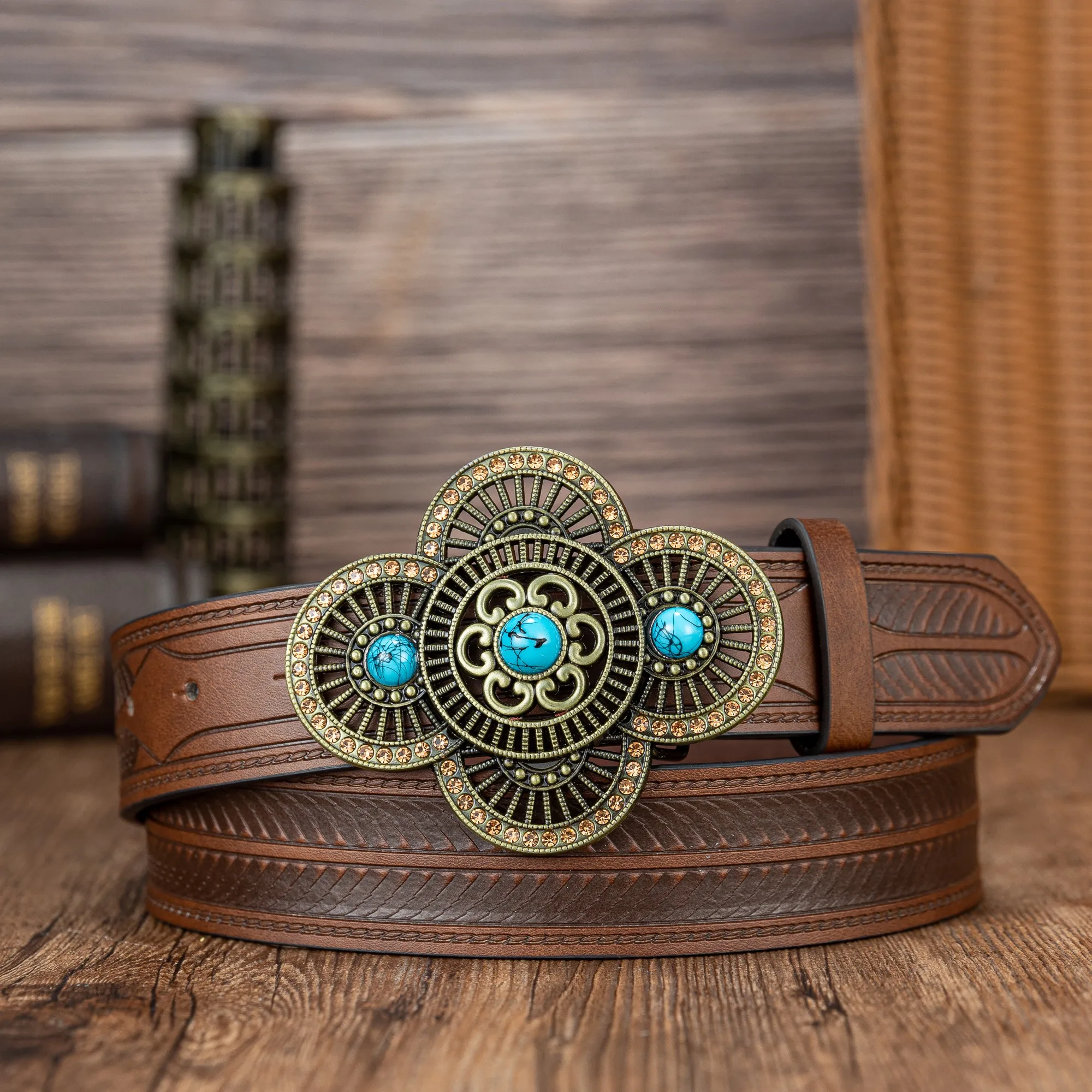 Crushed gem lace four-leaf clover big board buckle simple trend fenex-tail stripe PU embossed button belt