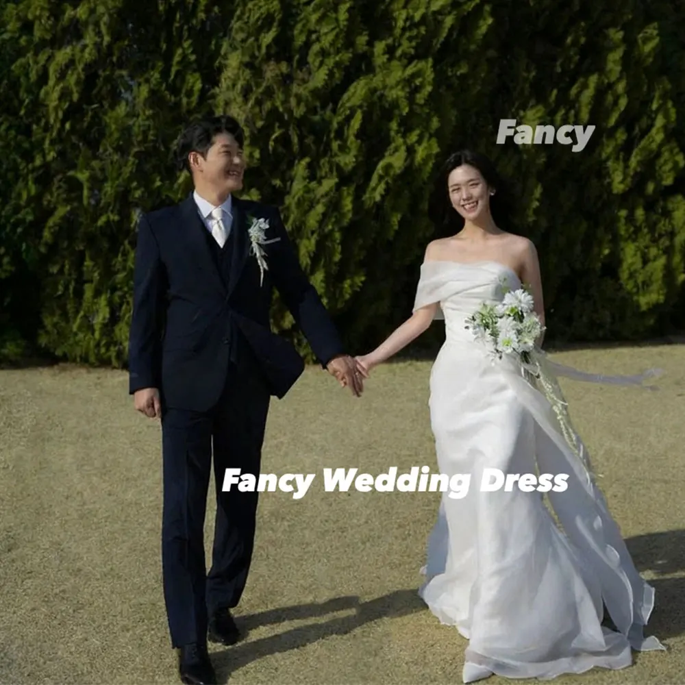 Ausgefallenes, elegantes, schulterfreies Etui-Korea-Hochzeitskleid für Fotoshootings, Organza, rückenfrei, Boden-Brautkleid, individuelles Brautkleid