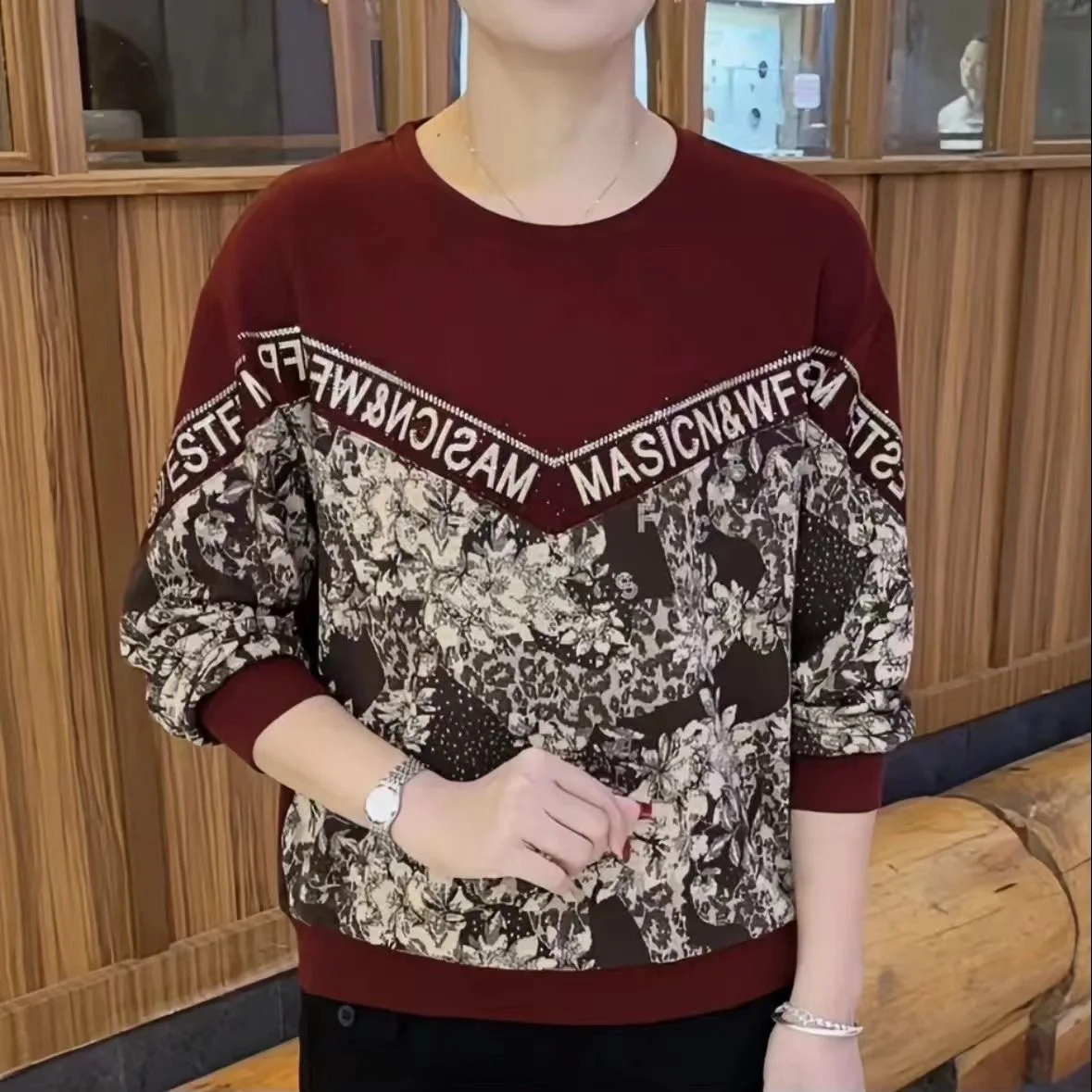 New Year 2026 Ladies Loose Fit T-Shirt Splice Sequin Design Printed Fashionable Slimming Belly Covering High End Small Shirt