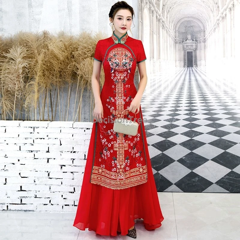 فستان تشيباو الجديد المطرز للحفلات على الطراز الصيني العرقي لعام 2025 فستان تشيباو الأنيق يظهر مزاجه فستان الأداء