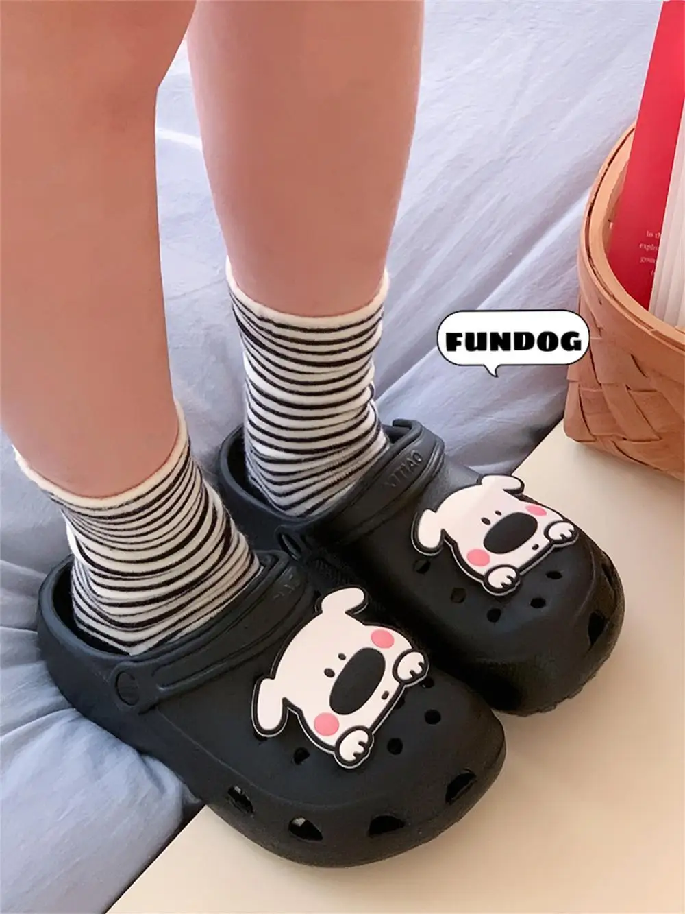 

Women Garden Shoes Summer Slippers Outdoor Funny White Dog Hole Shoes Soft Sole Eva Deodorant Cute Summer Beach Sandals