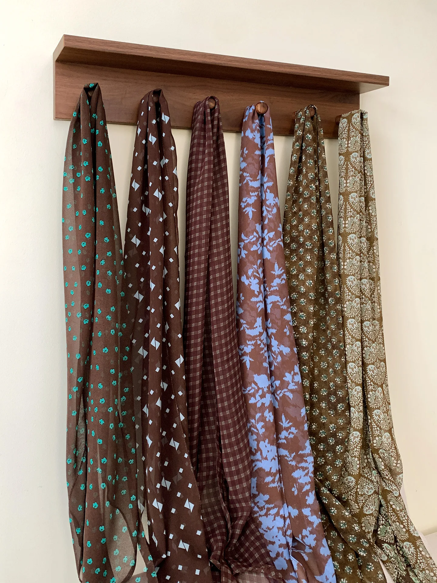 lenco-feminino-retro-com-estampa-floral-novo-para-o-verao-2026-leve-drapeado-versatil-acessorio-elegante-para-o-pescoco