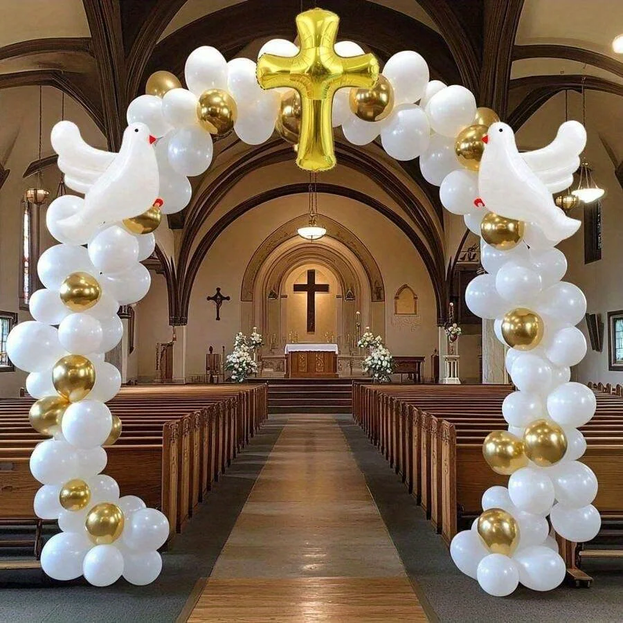Ramo de globos con arco de cruz dorada, celebración de confirmación, decoración blanca elegante, perfecta para eventos religiosos, ocasiones especiales