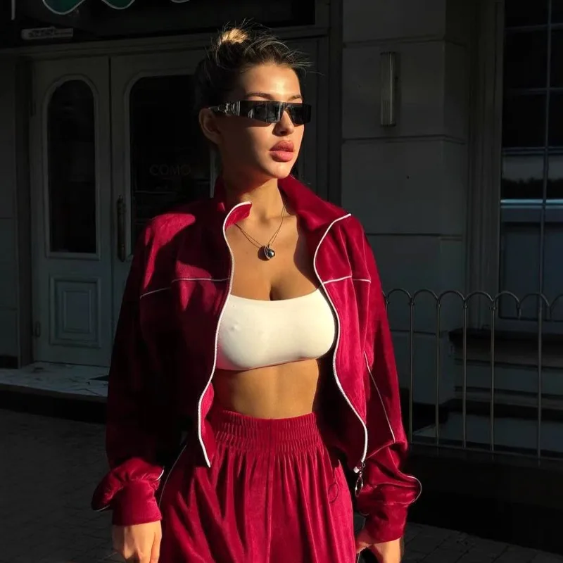 

2024, новая европейская и американская осенне-зимняя спортивная бархатная куртка с воротником на молнии и длинными рукавами, прямые брюки, модный комплект из двух предметов