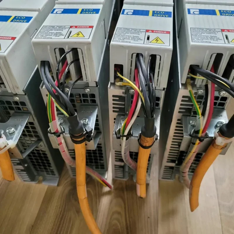 Inquiry regarding DKCXX.3-040-7 servo drive replacement