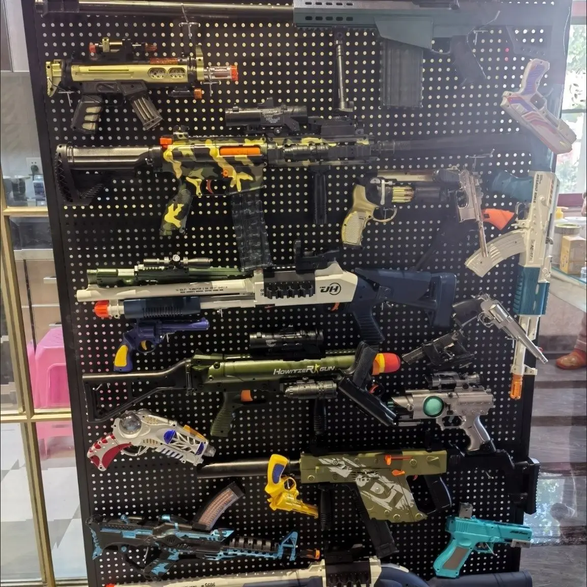 Portable Free-Standing Hole Board Display Rack Toy Gun Stand Pedestal Stall Shelf Storage Organizer for Home And Business