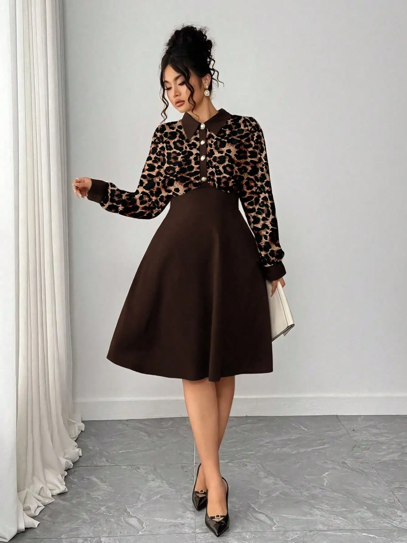 

Элегантное платье миди А-силуэта с леопардовым принтом, длинными рукавами и пуговицами, кофейно-коричневого цвета