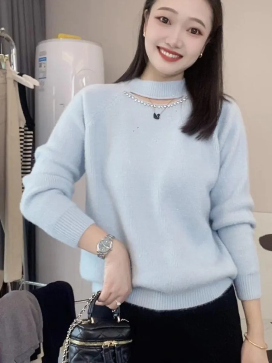 เสื้อสเวตเตอร์ถักลายฉลุสำหรับผู้หญิง ดีไซน์แฟชั่นฤดูใบไม้ร่วงและฤดูหนาว ช่วยลดอายุ สวมใส่เป็นเสื้อตัวในได้