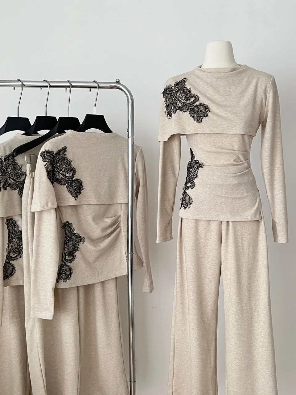 

Ele Вышитый топ с запахом на плечах, длинный све и широкие брюки с высокой талией, комплект из двух предметов для женщин, модный осенний слэ...