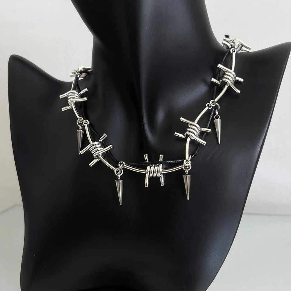 Gothic Barbed Wire Rivet Leather Double Layer Choker Necklace Punk Rock Twisted Thorned 90S Necklace Unisex Men Women Necklace