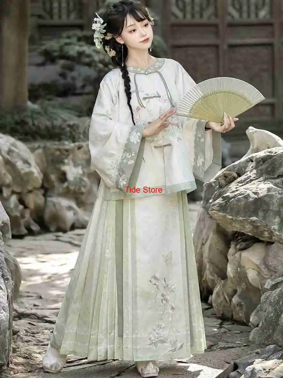 

Improved Hanfu for Women Daily New Chinese Style Han Elements Round Collar Robe Mamian Skirt Set Spring Qing Dynasty