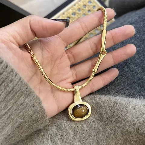 Collar con colgante de piedra de ojo de tigre y hueso de serpiente para mujer, accesorio de joyería de moda, Gargantilla de clavícula, regalos neogóticos para niñas