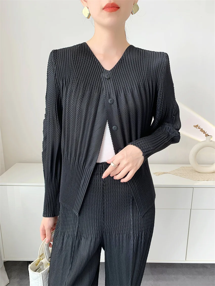 Miyake Dragon Scale Set pieghettato per donna 2025 Autunno Nuova giacca in tinta unita Top + Pantaloni Comodo e casual Set in due pezzi